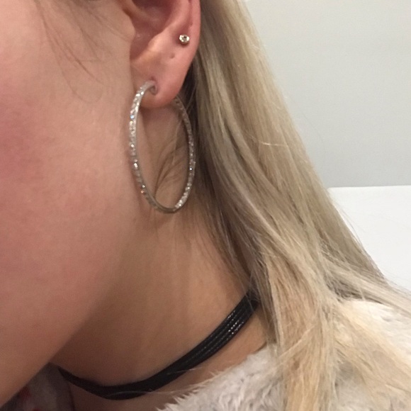 Diamond Hoop 14K white gold earrings 1 7/8” ⌀ - Picture 4 of 7